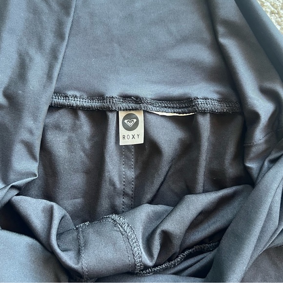 Roxy women’s shorts - Picture 3 of 5